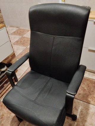 Silla de oficina negra