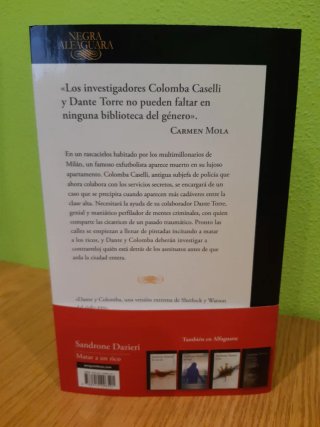 Novela negra Matar a un rico-Sandrone Dazieri