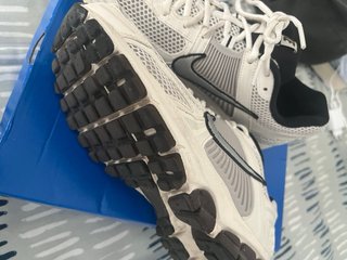 Nike Vomero 5 Beige/Blanco