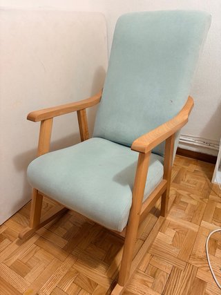 Silla mecedora lactancia tela y madera