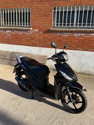 Suzuki Address 125 Negra 16.000 km