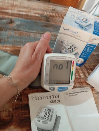 Tensiómetro de Muñeca Vitalcontrol SBM 09 comoleto