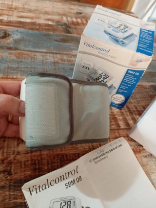 Tensiómetro de Muñeca Vitalcontrol SBM 09 comoleto