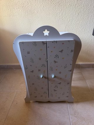 Conjunto muebles muñecos: cuna, armario, trona