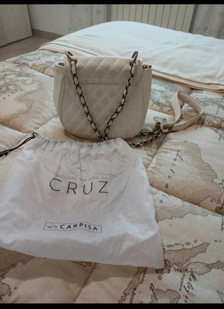 Borsa bianca trapuntata con catena