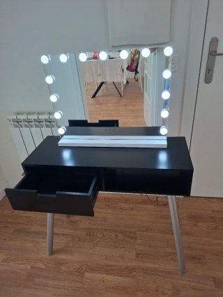 Tocador negro con espejo y luces LED