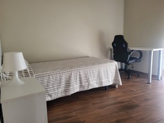 ALQUILER HABITACION PARA CHICA EN PISO COMPARTIDO