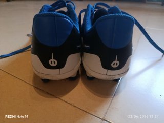 Pack de Botas de futbol azules y negras  número 38