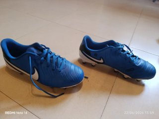 Pack de Botas de futbol azules y negras  número 38