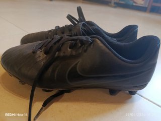 Pack de Botas de futbol azules y negras  número 38