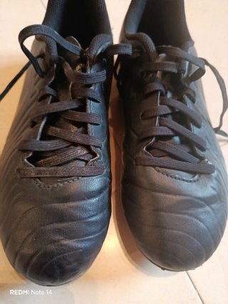 Pack de Botas de futbol azules y negras  número 38