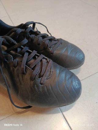 Pack de Botas de futbol azules y negras  número 38