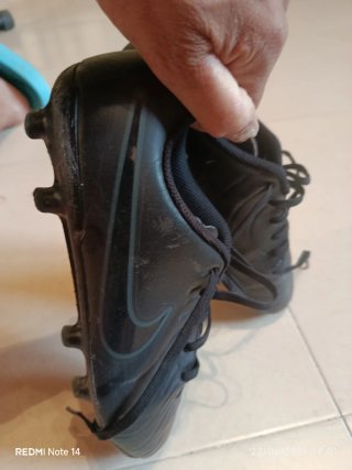 Pack de Botas de futbol azules y negras  número 38
