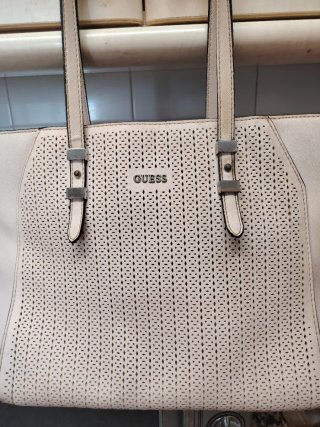 Bolso Guess Troquelado Beige Original