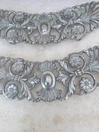 Antiguas molduras decorativas para muebles