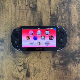 PS Vita 1004 OLED Negra COMO NUEVA.