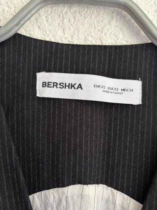Chaleco Bershka Negro a Rayas Blancas