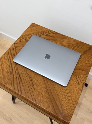MacBook Pro 13” i7 16GB 512GB Plata