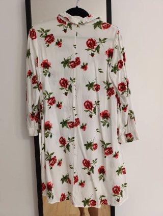 Vestido camisero estampado flores rojas