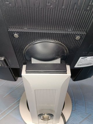 Monitor Samsung SyncMaster 713м 17
