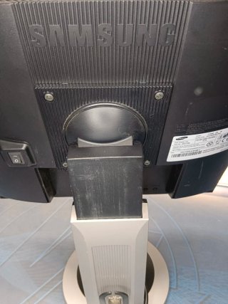 Monitor Samsung SyncMaster 713м 17