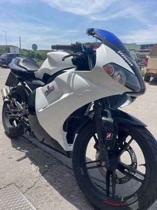 Yamaha TZR 50cc Deportiva Negra y Blanca
