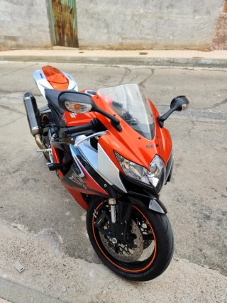 Suzuki GSXR 600 Roja y Plata