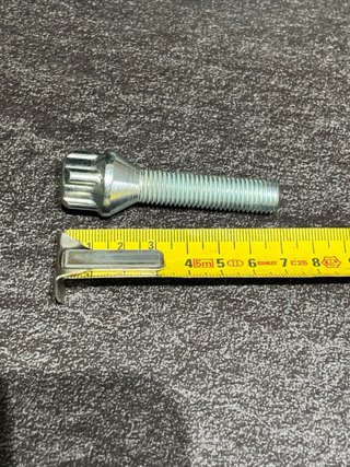 Tornillo Antirrobo para Separadores de Ruedas