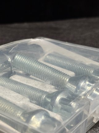 Tornillo Antirrobo para Separadores de Ruedas