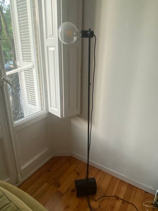 Lámpara de pie IKEA HÅRSLINGA Negra
