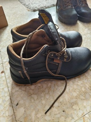 Botas de seguridad negras con cordones