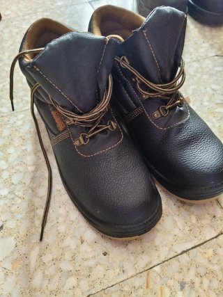Botas de seguridad negras con cordones