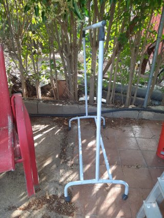 Burro perchero metálico gris