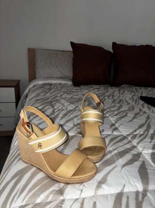 Sandalias cuña Tommy Hilfiger beige