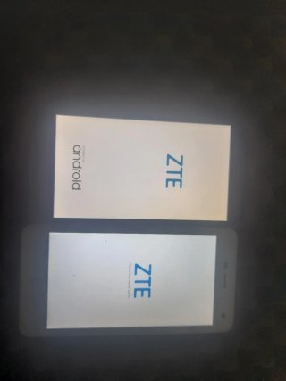 2 Teléfonos ZTE Negro y Blanco