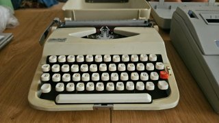 Máquinas de escribir manual y eléctrica