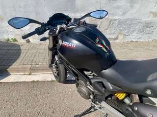 Ducati Monster 696