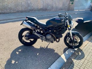 Ducati Monster 696