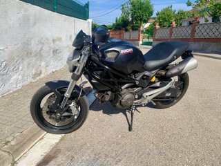 Ducati Monster 696