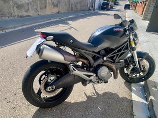 Ducati Monster 696