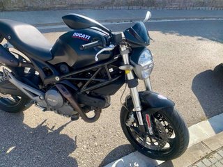 Ducati Monster 696
