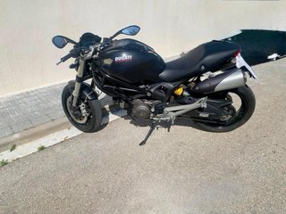 Ducati Monster 696