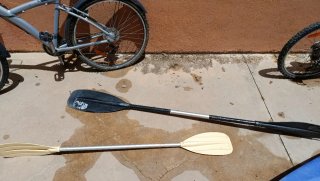 Kayak de río con 2 remos