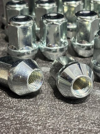 Tuercas para llantas de coche (Set 16)