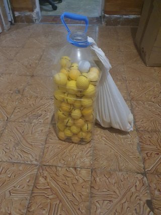 Bolas de Golf Amarillas y Blancas 50 euros todas