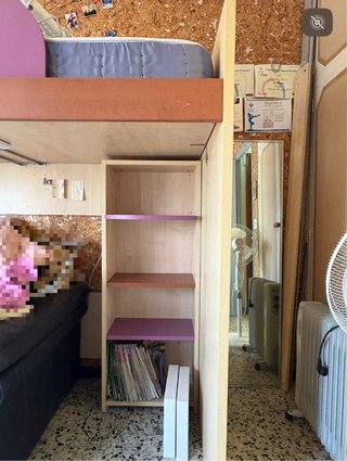 Dormitorio juvenil; cama alta, colchón y muebles