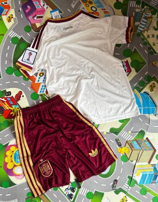 Conjunto Adidas España Fútbol  mundial 2026 niños