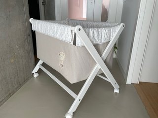 Minicuna de bebé con colchón y accesorios
