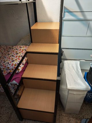 Cama alta metal con escalera seguridad