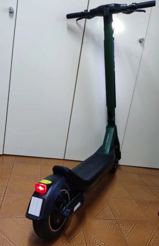 Patinete Eléctrico Verde Oscuro motor 1000